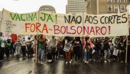 “Vaccine in the arm, food on the plate and get out Bolsonaro" protest in Porto Alegre (RS). Photo: Jorge Leão