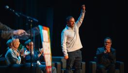 Foreign Minister of Venezuela Yvan Gil Pinto raises a fist in solidarity (Photo: Micah Fong)