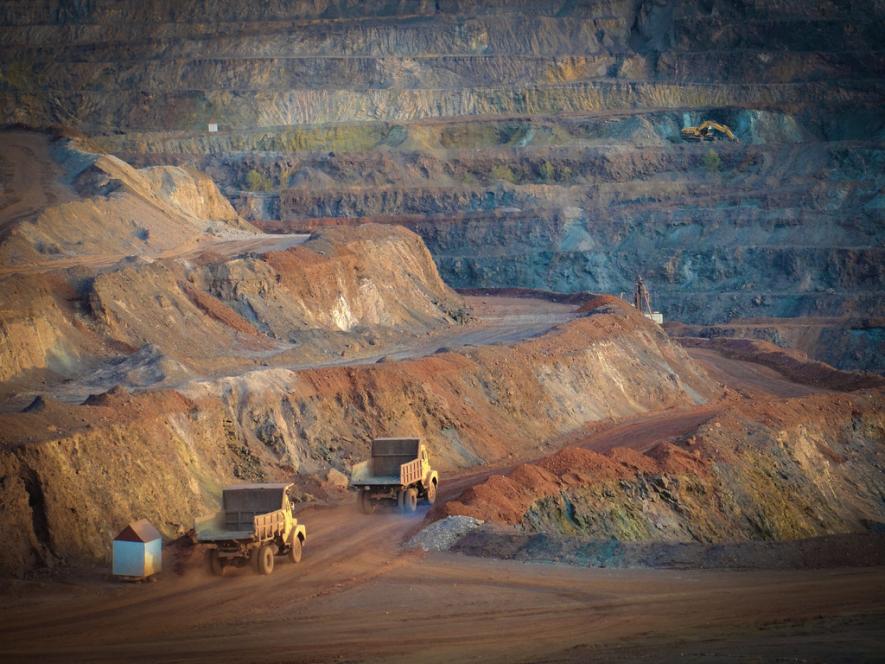 Trucks carrying iron ore to the Bhilai Steel Plant. Image Courtesy: indiawaterportal.org