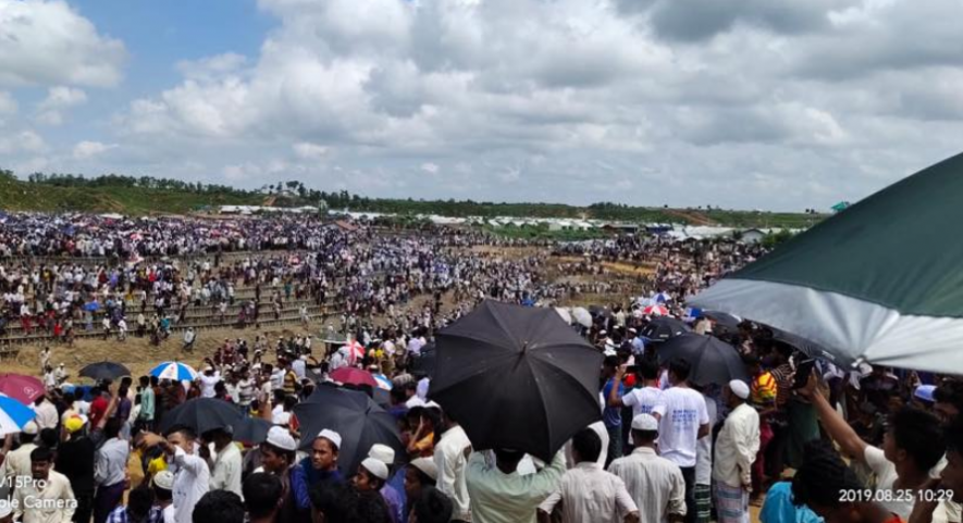 Thousands of Rohingyas Gather in Bangladesh