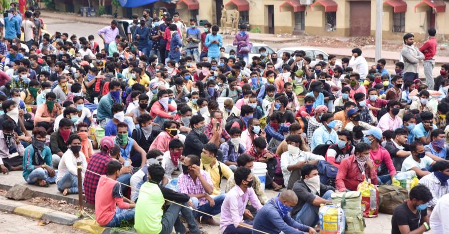 Hundreds of Migrant Workers Protest at Mangaluru Railway Station