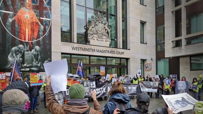 Rally outside Old Bailey in London in support of Assange.