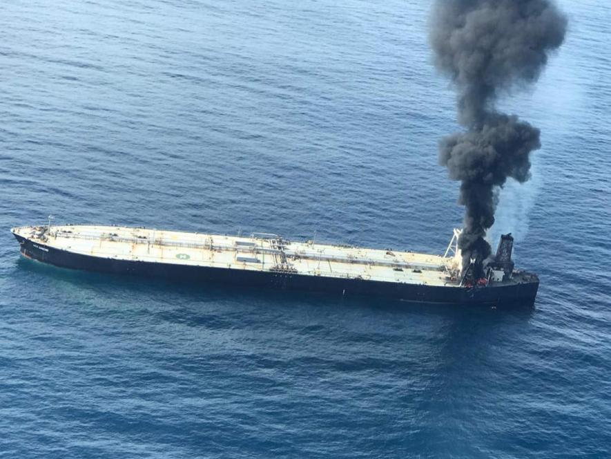 Lankan Navy, Indian Ships Continue to Battle Oil Tanker Blaze, 1 Crew Dead