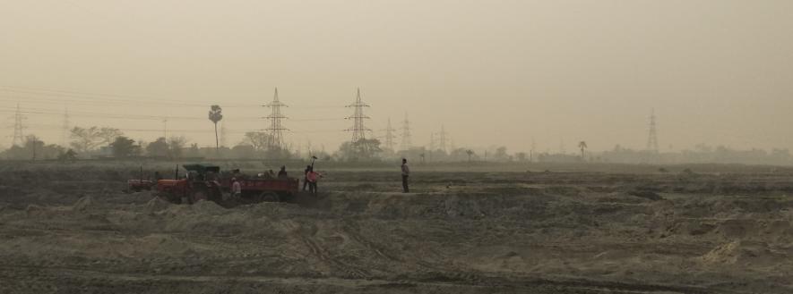 Locals engaged in fly ash loading