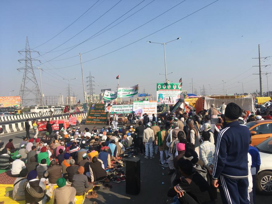 A view of the public meeting at Ghazipur border. Image clicked by Ronak Chhabra