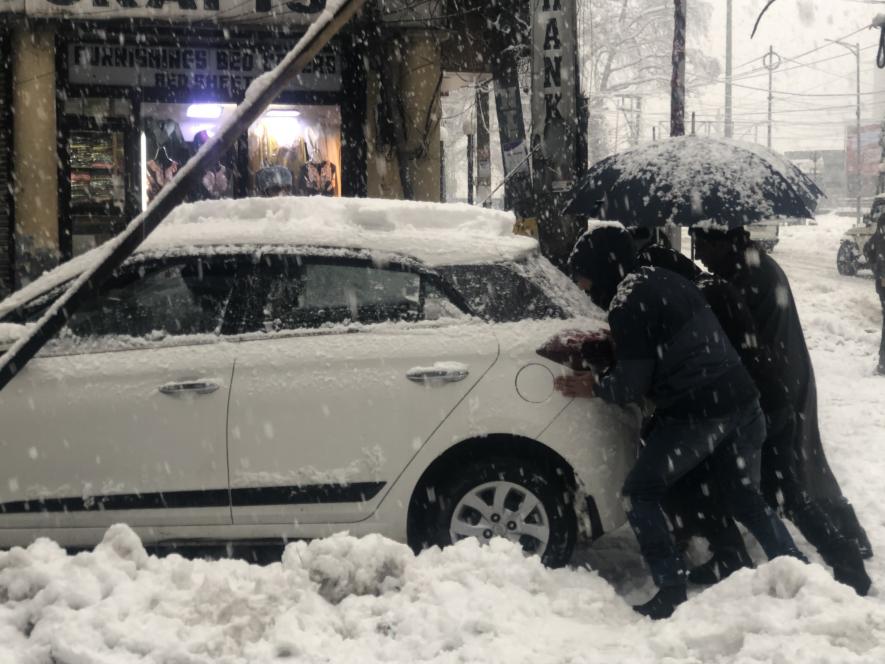 Heavy snowfall in Kashmir