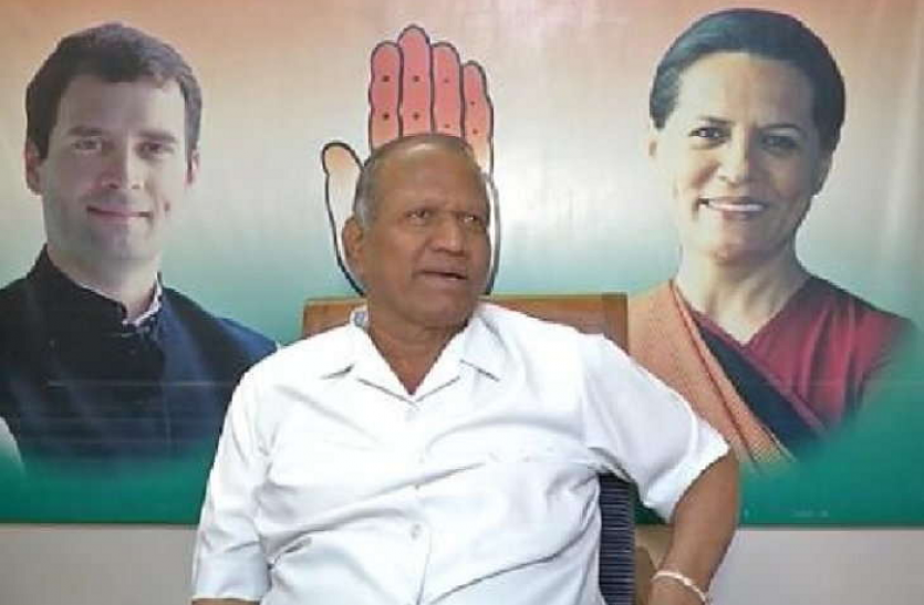 MP Congress Suspends Senior Leader for Opposing Entry of Godse Admirer Into Party