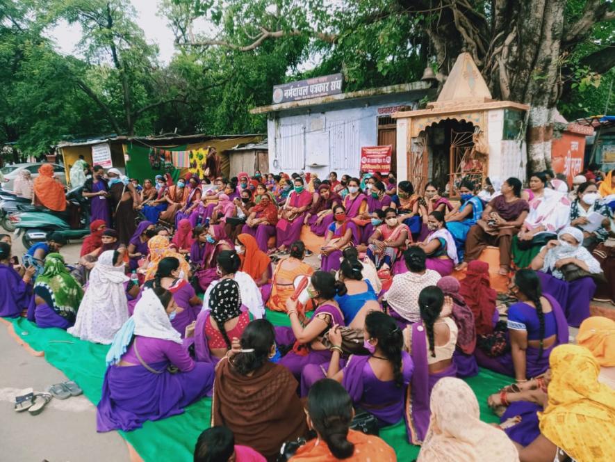 Demonstration of ASHA workers at Hoshangabad, MP.