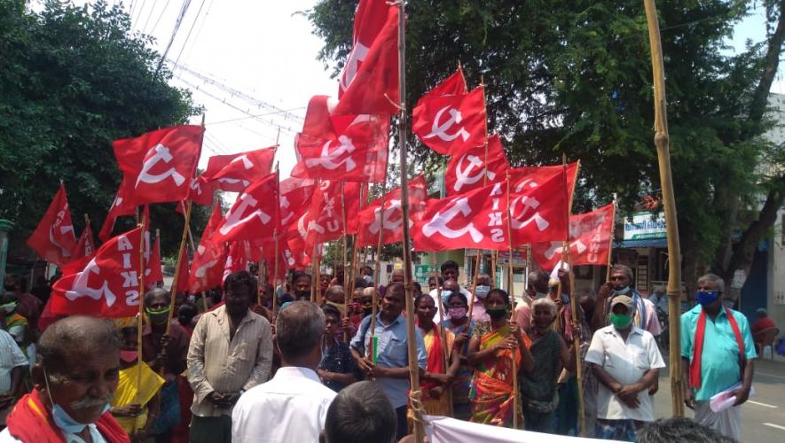 MNREGA workers protest the delay in wage payment.