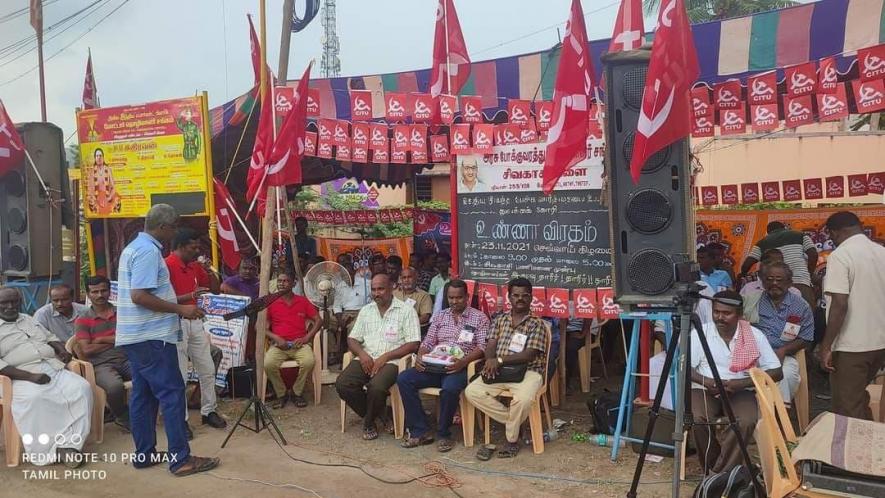 Transport workers on hunger strike in front of the Sivakasi TNSTC depot (Courtesy: Tamil Selvan, CITU).