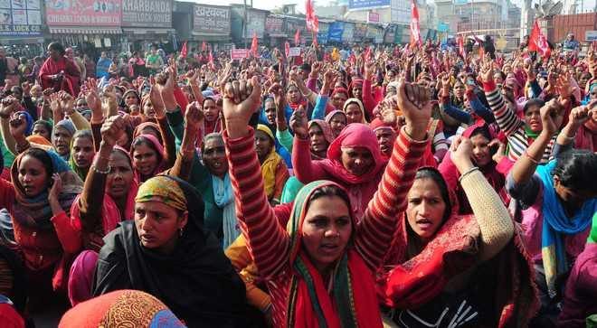 UP: Anganwadi Workers not Paid for 12 Months, Similar Situation for ASHA and Mid-day Meal Workers