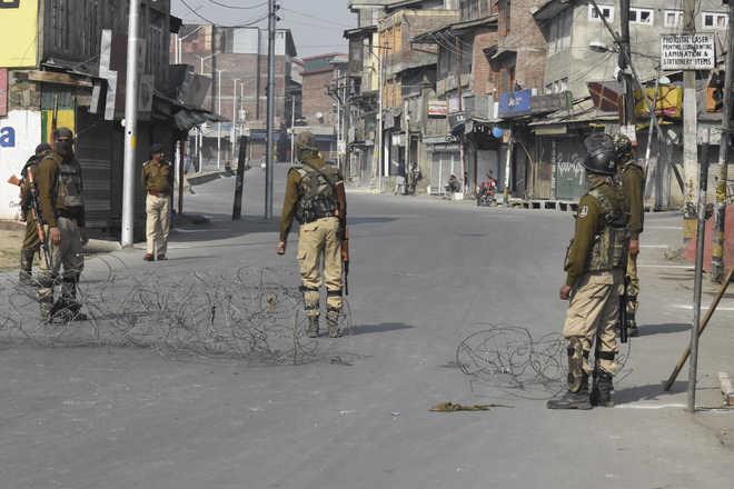 Shutdown in Parts of Srinagar to Mark Death Anniversaries of Hurriyat Leaders 