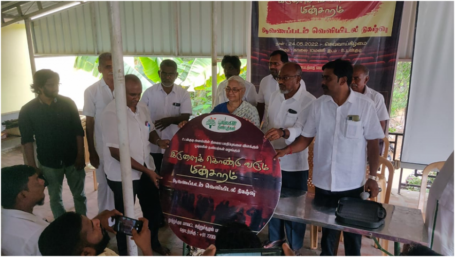 Medha Patkar released the documentary produced by Poovulagin Nanbargal (Courtesy: Prabhakaran V)