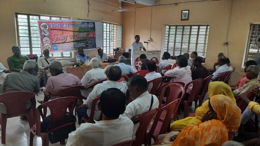 AIKS national jt secretary Vijoo krishnan speaking at Silk farmers conference in baharampur            photo courtesy Anirban Dey  