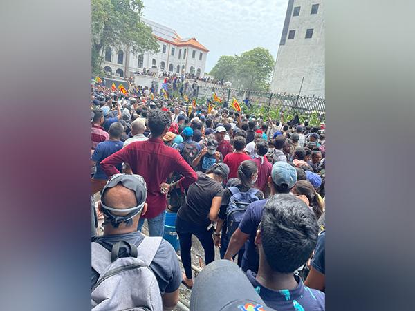 Enraged protestors storm Sri Lankan President Gotabaya Rajapaksa's house Read more At:  https://aninews.in/news/world/asia/enraged-protestors-storm-sri-lankan-president-gotabaya-rajapaksas-house20220709140448/