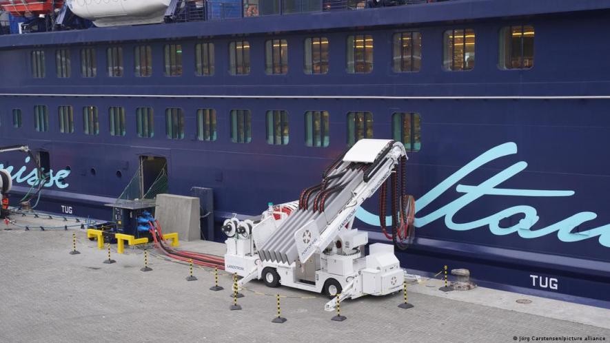 A cruise ship obtains power in the port of Kiel, which allows diesel engines to be switched off, thus reducing air pollution