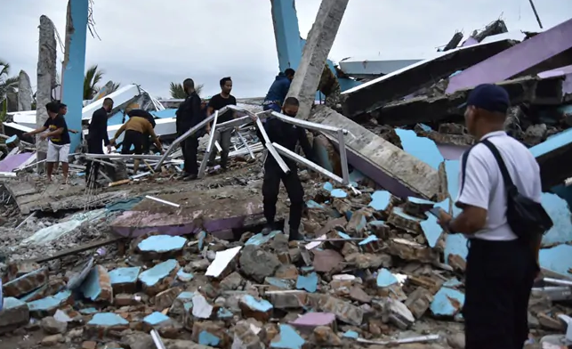 Indonesia: Death Toll Mounts to 162 as Java Quake Topples Homes, Buildings, Roads