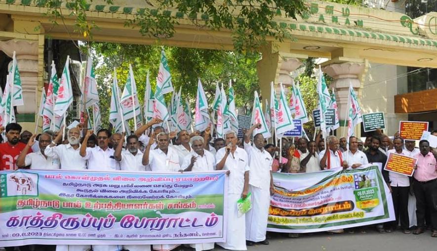 Protest outside Aavin head office in Chennai. Image courtesy: P Shanmugan