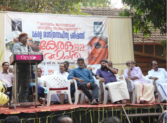 Retired Justice K Chandru inaugurates the foot march in Kasargod on January 26.