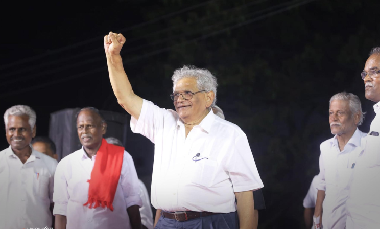 Yechury greeting the crowd. Image courtesy: CPI(M), Tamil Nadu