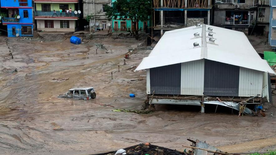  A vehicle is seen partially submerged in water after flash floods triggered by a sudden heavy rainfall swamped the Rangpo town in Sikkim, India, Thursday, Oct.5. 2023. 