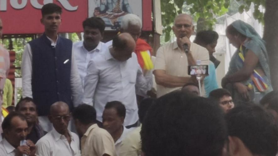 S.R. Darapuri at the Gorakhpur protest. Photo: Facebook/Siddharth Ramu