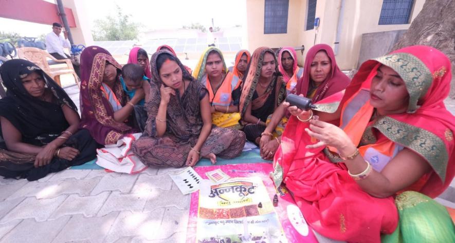 Group leader training Jal Sakhis with water testing kits (Photo sourced by Indal Kashyap, 101Reporters)