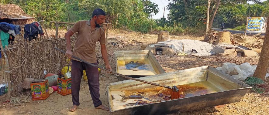 ibrahim Monadal making khejur gur ( date palm jaggery) at indpur bankura