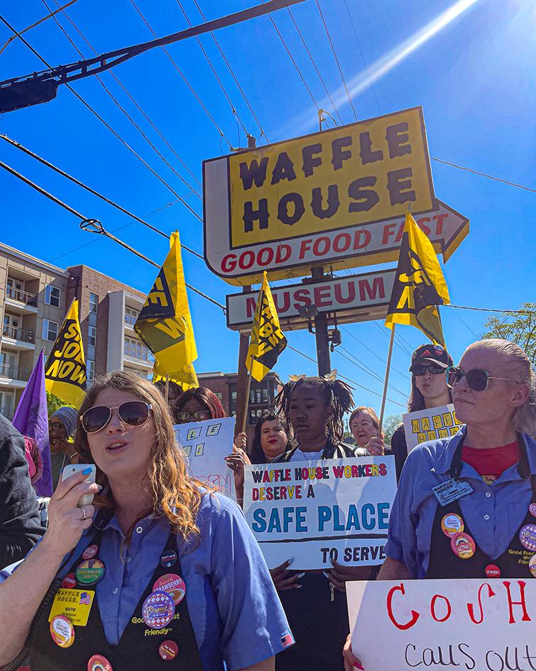 Katie Giede speaks at a rally with other Waffle House workers (Photo: USSW)