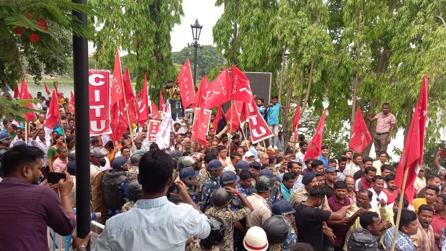 DSP Workers agitating under CITU’s banner.