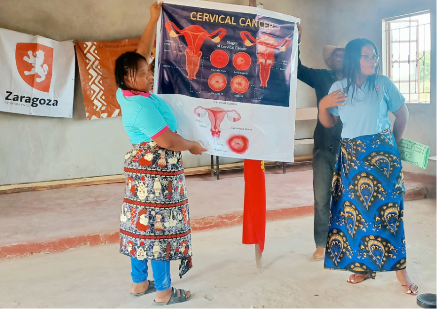 SP Popular Health Mobile Clinic facilitates an educational session on women’s health focusing on cervical cancer prevention. Image: Socialist Party