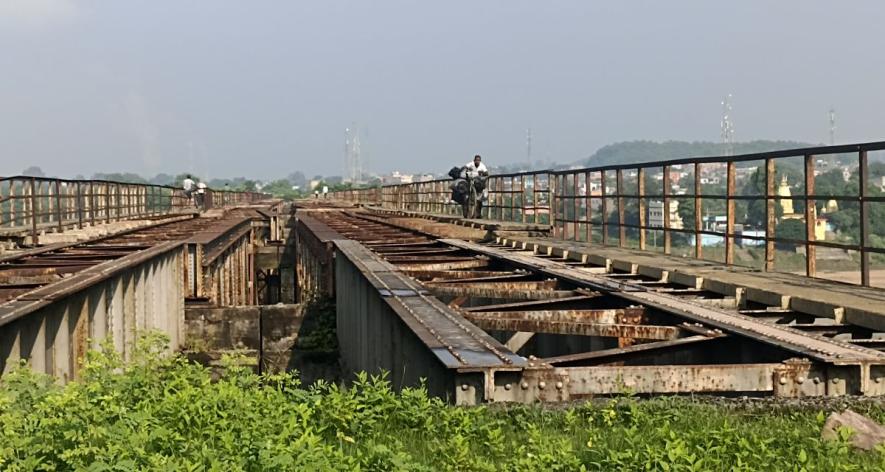 Railway bridge over the Damodar River connecting Chalkari and Jarangdih (Photo - Bharat Nayak, 101Reporters).