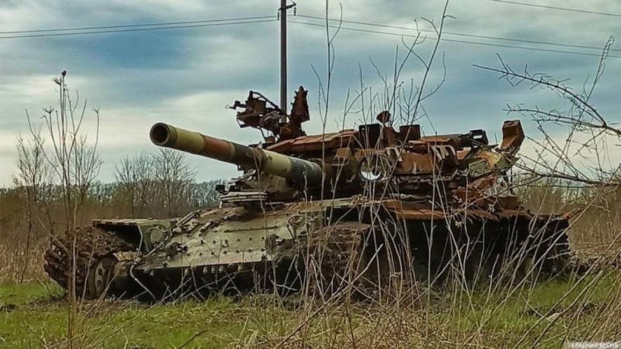 Destroyed Ukrainian tank near Severodonetsk. (Photo: via Vyacheslav Yakovenko/Rossa Primavera News Agency)