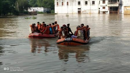 People%20being%20rescued%20by%20NDRF%20in%20Mau.jpeg